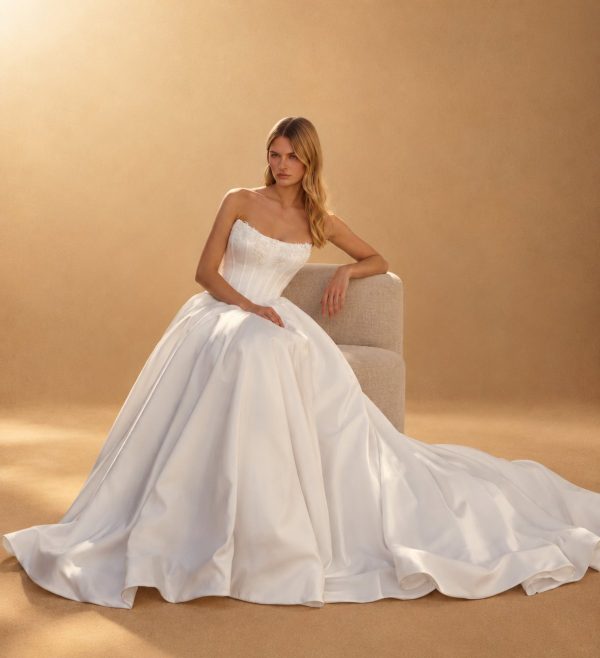 Robe de mariée Bruna de Ricca Sposa en Mikado ivoire, bustier structuré et jupe ample