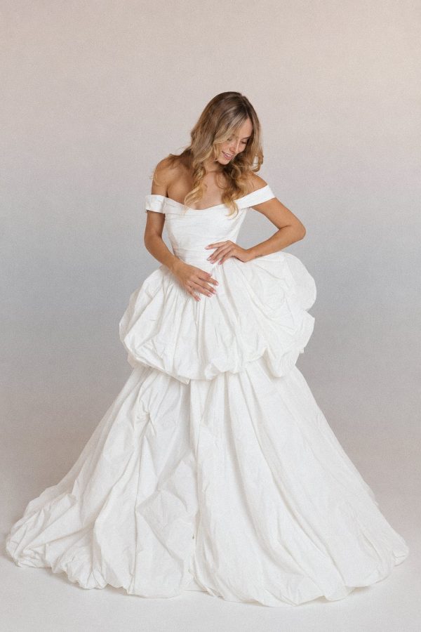 Robe de mariée Tafrielle de Ricca Sposa, transformable en taffetas ivoire, bustier épaules dénudées et jupe volumineuse